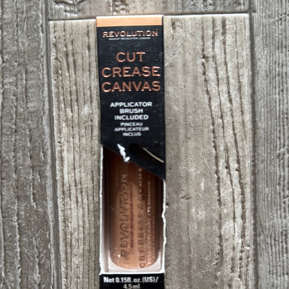 Revolution Cut Crease Canvas with Brush